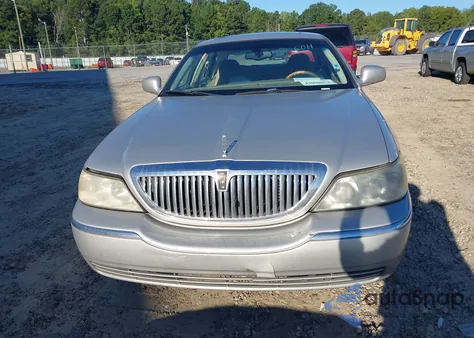 2004 Lincoln Town Car Ultimate from USA, damaged, VIN 1LNHM83W64Y677336